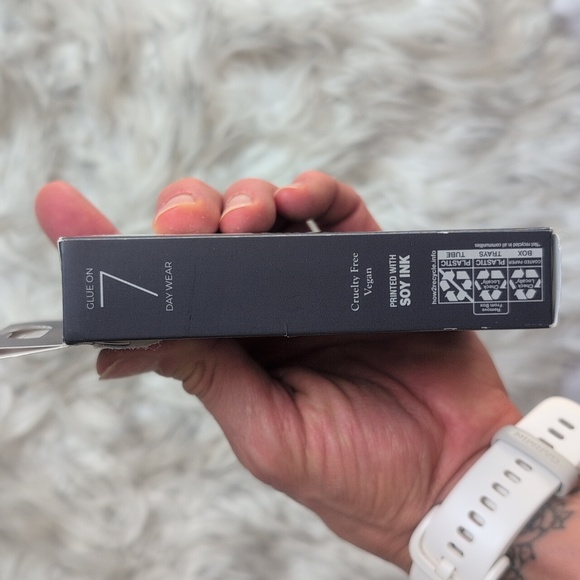 Kiss Gel Fantasy Allure Nails in Shimmering Cream - Picture 3 of 4